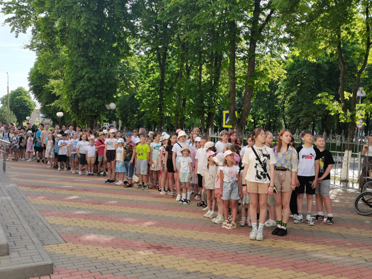 Первая смена школьного лагеря.